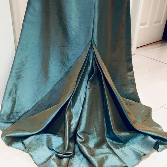 Beautiful Strapless Gown - Picture 4 of 7